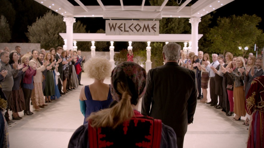 Συμπέθεροι απ' τα Τίρανα: Η Πένη με τον Μπουκουράν αγωνιούν μήπως αποκαλυφθεί το μυστικό τους