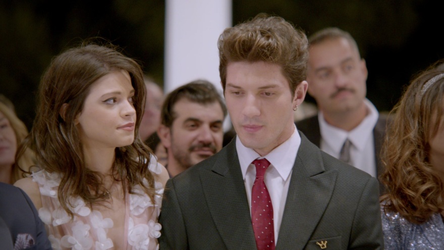 Συμπέθεροι απ' τα Τίρανα: Η Πένη με τον Μπουκουράν αγωνιούν μήπως αποκαλυφθεί το μυστικό τους