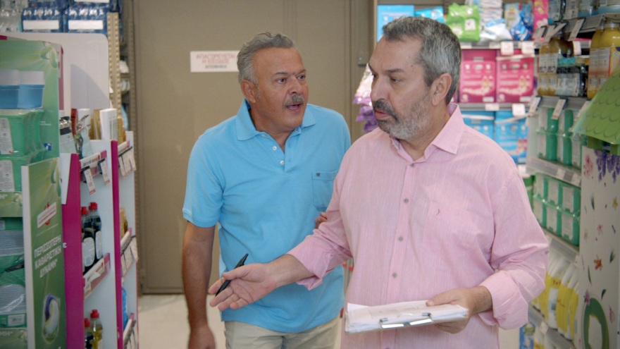 Συμπέθεροι απ' τα Τίρανα: Η Πένη με τον Μπουκουράν αγωνιούν μήπως αποκαλυφθεί το μυστικό τους