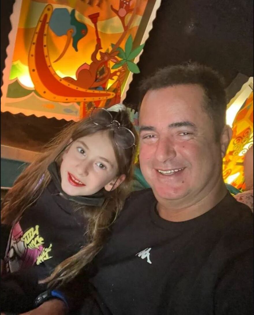 Ατζούν Ιλιτζαλί: Με ποιον πήγε στη Ντίσνεϊλαντ; - Δείτε φωτογραφίες