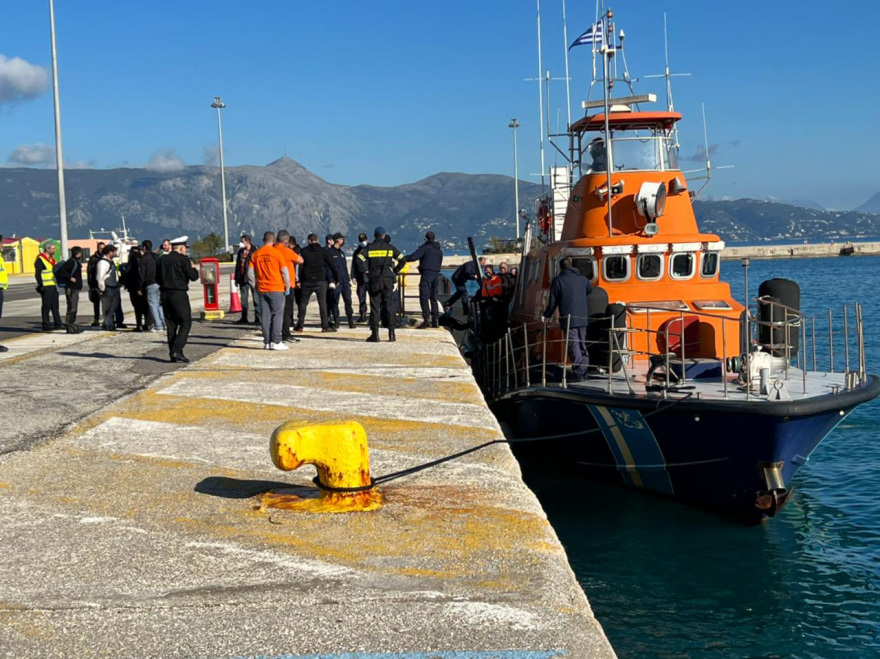 Δείτε βίντεο: Η άφιξη των επιβατών του φλεγόμενου Euroferry Olympia στο λιμάνι της Κέρκυρας
