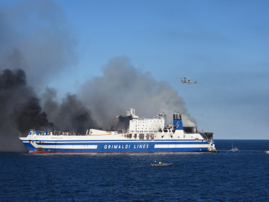 Φωτιά σε πλοίο στην Κέρκυρα: Κατεπείγουσα προκαταρκτική εξέταση - Κατέθεσαν ο πλοίαρχος και δύο μηχανικοί