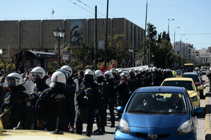 Ουκρανικό: Αντιπολεμική πορεία πραγματοποιείται αυτή την ώρα στον Ευαγγελισμό - Δείτε φωτογραφίες