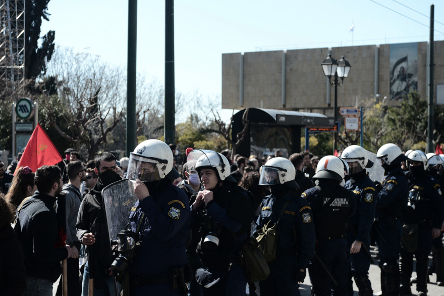 Ουκρανικό: Αντιπολεμική πορεία πραγματοποιείται αυτή την ώρα στον Ευαγγελισμό - Δείτε φωτογραφίες