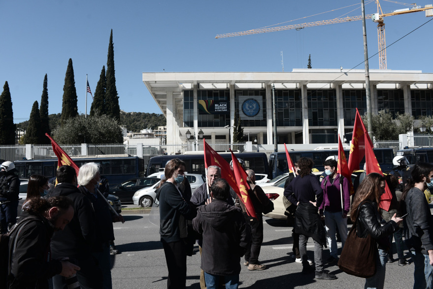 Ουκρανικό: Αντιπολεμική πορεία πραγματοποιείται αυτή την ώρα στον Ευαγγελισμό - Δείτε φωτογραφίες
