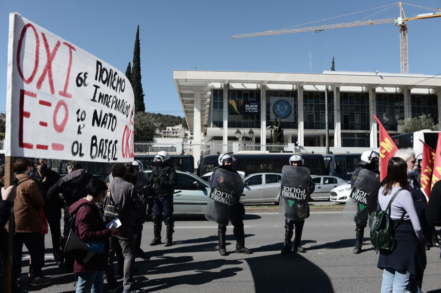 Ουκρανικό: Αντιπολεμική πορεία πραγματοποιείται αυτή την ώρα στον Ευαγγελισμό - Δείτε φωτογραφίες