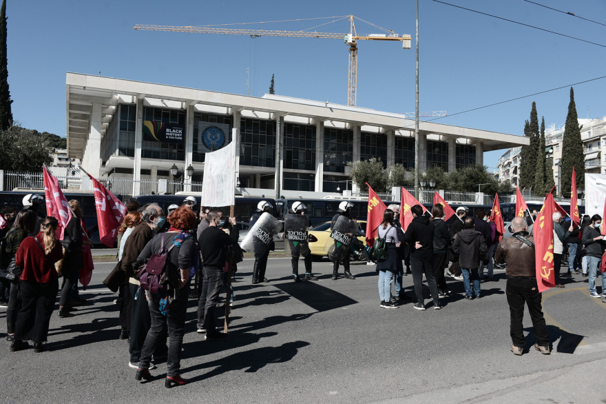 Ουκρανικό: Αντιπολεμική πορεία πραγματοποιείται αυτή την ώρα στον Ευαγγελισμό - Δείτε φωτογραφίες
