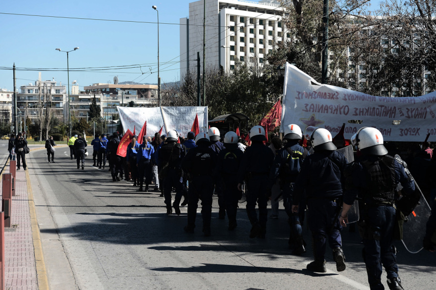Ουκρανικό: Αντιπολεμική πορεία πραγματοποιείται αυτή την ώρα στον Ευαγγελισμό - Δείτε φωτογραφίες