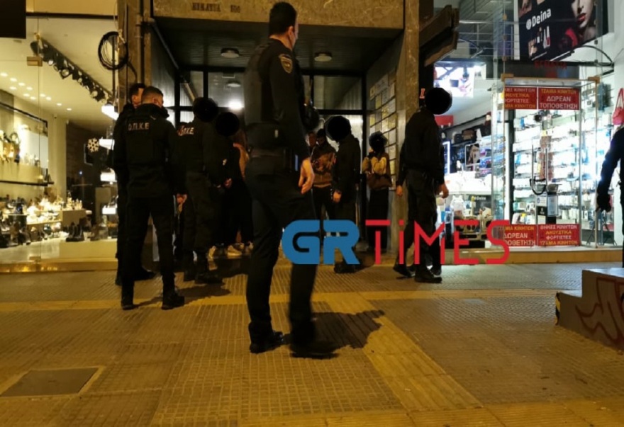 Θεσσαλονίκη: Επεισόδιο με επίθεση σε λεωφορείο στο κέντρο-12 προσαγωγές