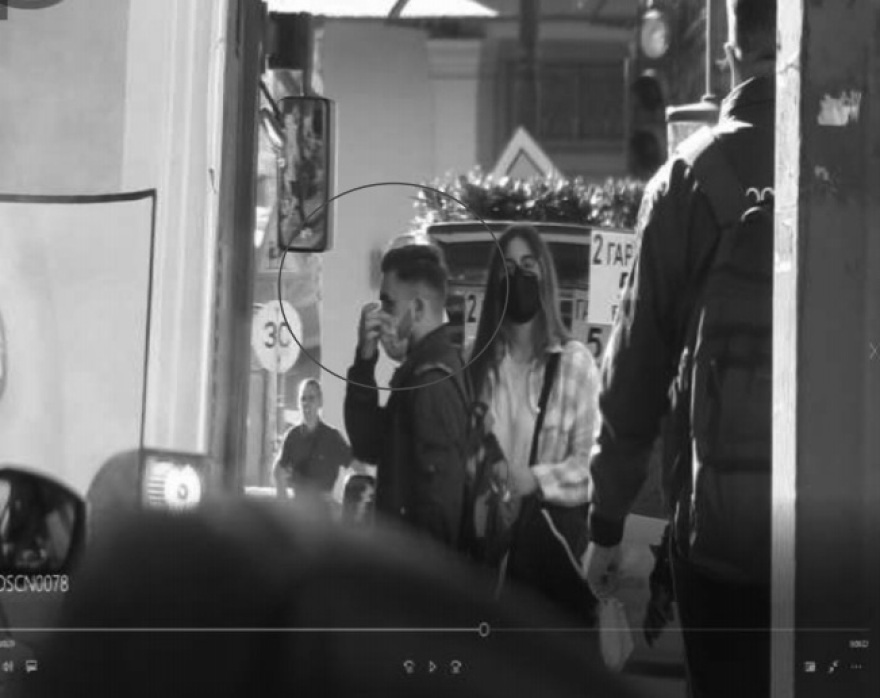 Δείτε πώς δρούσαν οι πορτοφολάδες που «ξάφριζαν» επιβάτες στα μέσα μεταφοράς - Αποκαλυπτικές φωτογραφίες