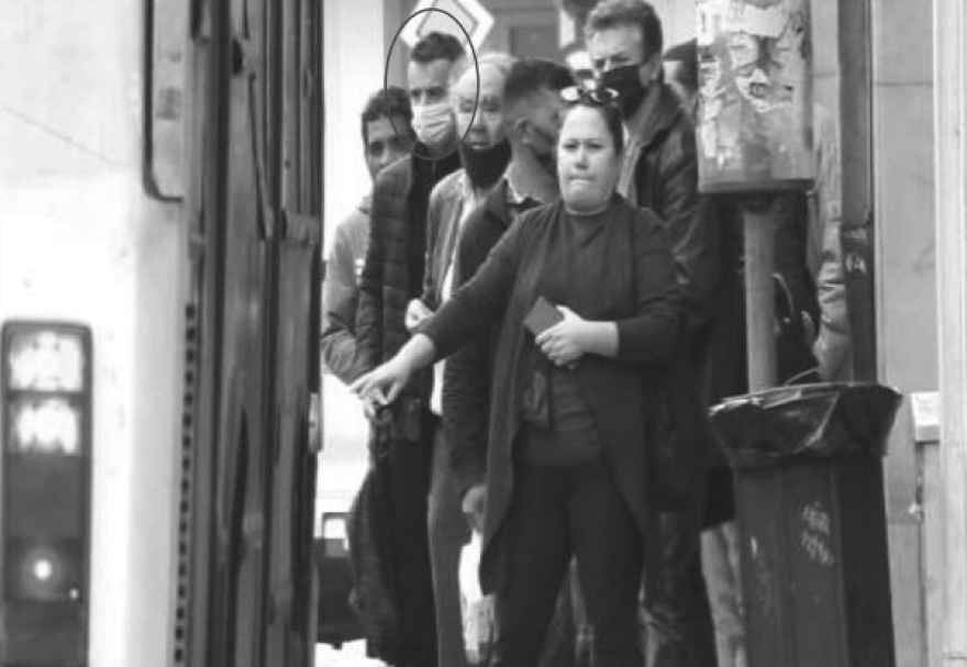 Δείτε πώς δρούσαν οι πορτοφολάδες που «ξάφριζαν» επιβάτες στα μέσα μεταφοράς - Αποκαλυπτικές φωτογραφίες