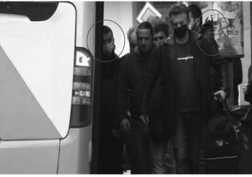 Δείτε πώς δρούσαν οι πορτοφολάδες που «ξάφριζαν» επιβάτες στα μέσα μεταφοράς - Αποκαλυπτικές φωτογραφίες