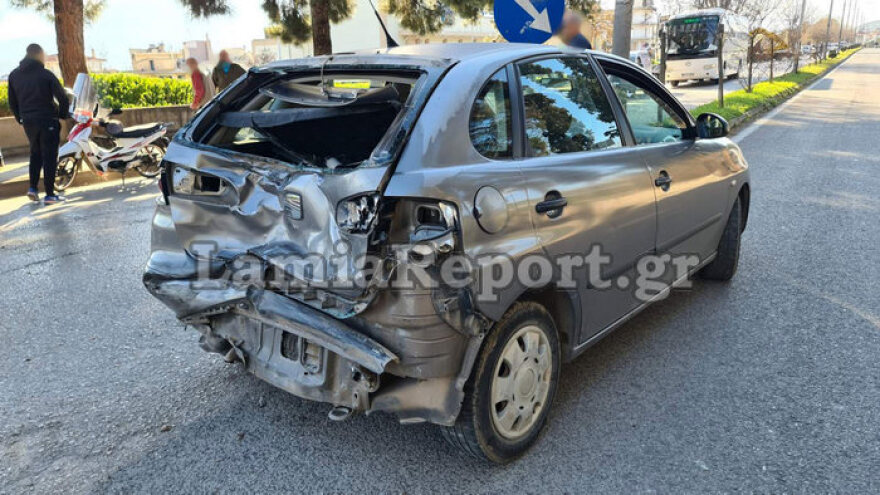 Λαμία - Τροχαίο: Σοβαρά τραυματίες δύο νεαροί, «εκτοξεύθηκαν» από τη μηχανή - Δείτε βίντεο και φωτογραφίες