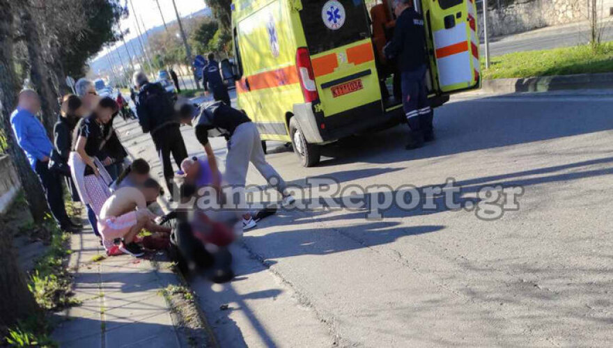 Λαμία - Τροχαίο: Σοβαρά τραυματίες δύο νεαροί, «εκτοξεύθηκαν» από τη μηχανή - Δείτε βίντεο και φωτογραφίες
