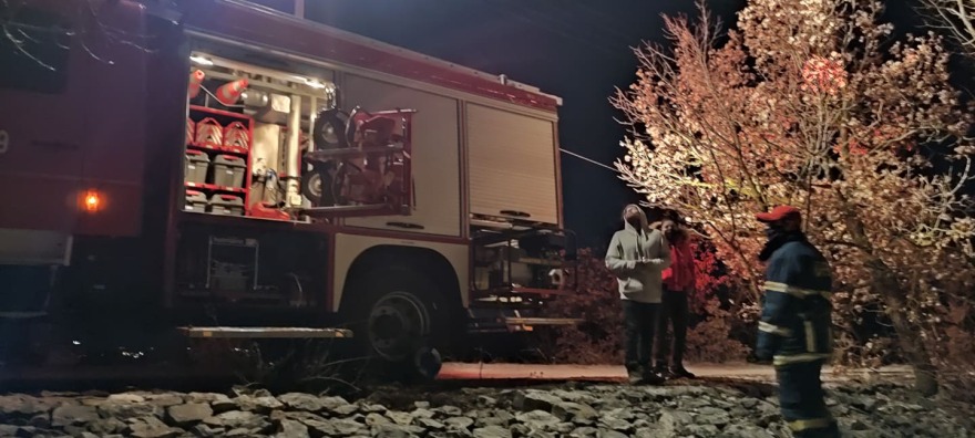 Λίμνη Περδίκκα: Ζωντανός ανασύρθηκε ο ένας από τους δυο που αναποδογύρισε η βάρκα  - Συνεχίζονται οι έρευνες για τον δεύτερο