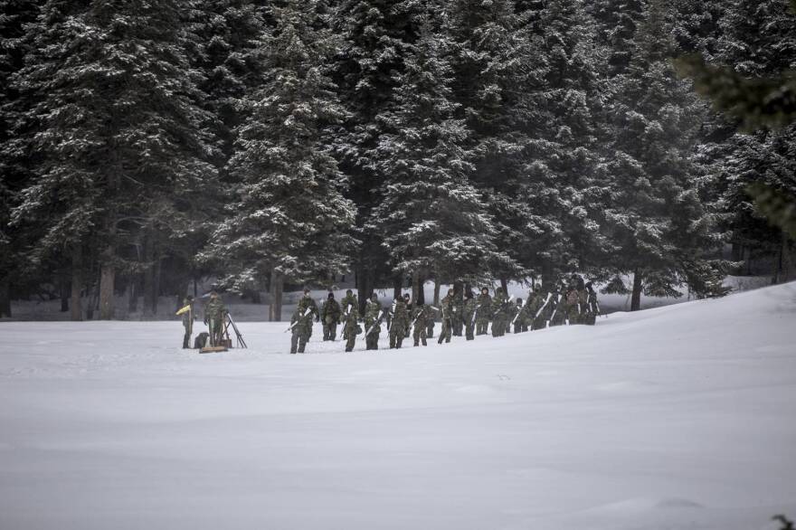 Δείτε εντυπωσιακές εικόνες και βίντεο από τη χειμερινή εκπαίδευση της Σχολής Μονίμων Υπαξιωματικών