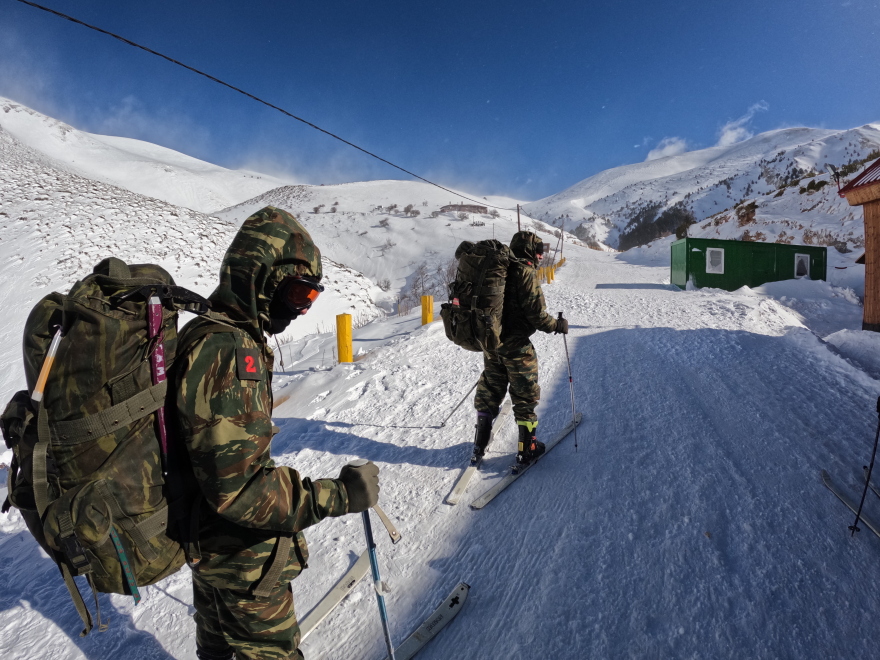 Δείτε εντυπωσιακές εικόνες και βίντεο από τη χειμερινή εκπαίδευση της Σχολής Μονίμων Υπαξιωματικών