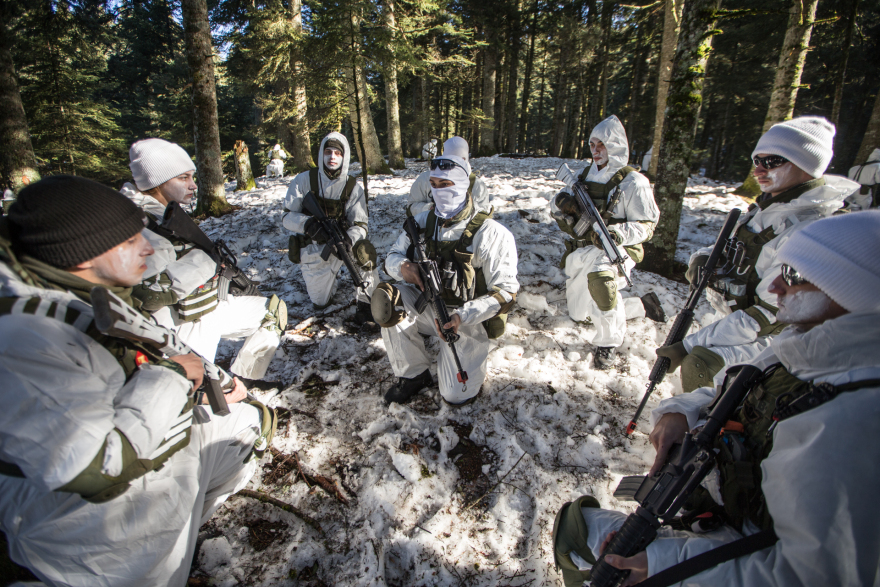Δείτε εντυπωσιακές εικόνες και βίντεο από τη χειμερινή εκπαίδευση της Σχολής Μονίμων Υπαξιωματικών