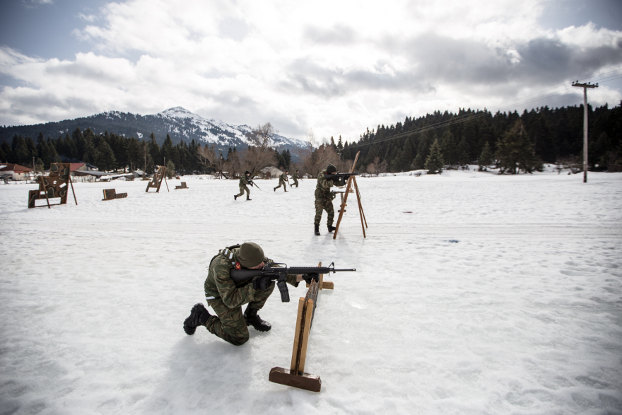 Δείτε εντυπωσιακές εικόνες και βίντεο από τη χειμερινή εκπαίδευση της Σχολής Μονίμων Υπαξιωματικών