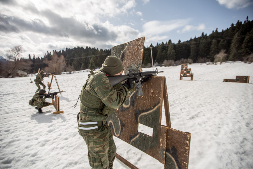 Δείτε εντυπωσιακές εικόνες και βίντεο από τη χειμερινή εκπαίδευση της Σχολής Μονίμων Υπαξιωματικών