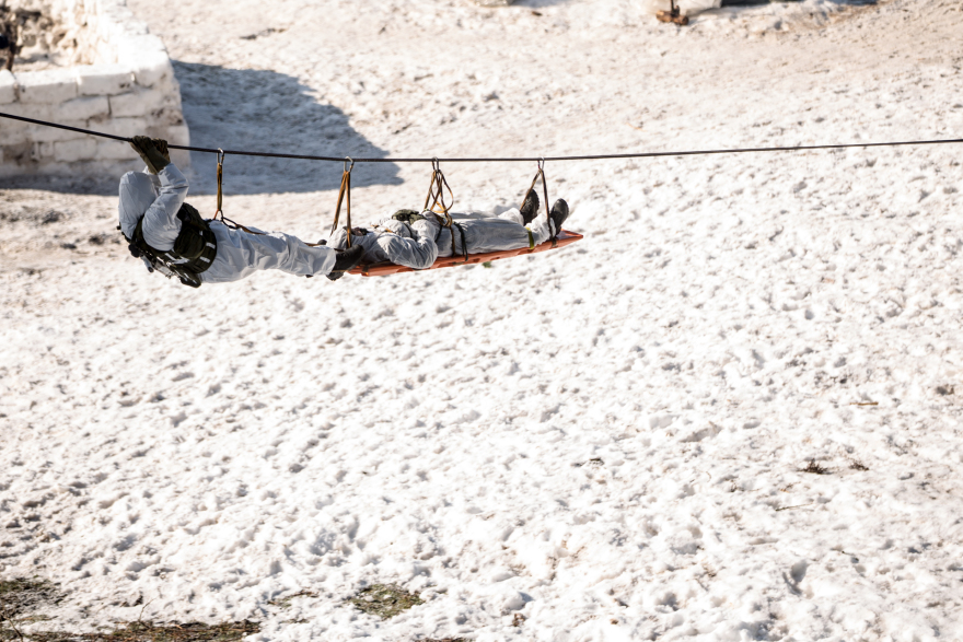 Δείτε εντυπωσιακές εικόνες και βίντεο από τη χειμερινή εκπαίδευση της Σχολής Μονίμων Υπαξιωματικών