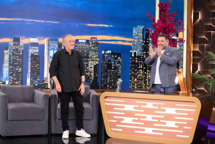 The 2Night Show: Ο Γρηγόρης Αρναούτογλου υποδέχεται για πρώτη φορά στο πλατό τον Ανδρέα Μικρούτσικο