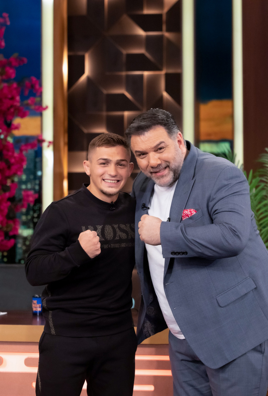 The 2Night Show: Ο Γρηγόρης Αρναούτογλου υποδέχεται για πρώτη φορά στο πλατό τον Ανδρέα Μικρούτσικο