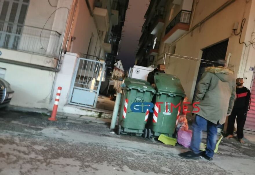 Θεσσαλονίκη:Eπιχείρησε να «μπουκάρει» με το αυτοκίνητο στο σπίτι της πρώην συντρόφου του (βίντεο και φωτογραφίες)