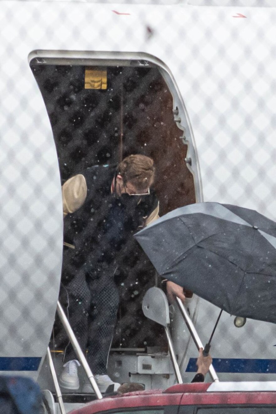 Τρόμος στον αέρα για τον Έλτον Τζον: Αναγκαστική προσγείωση μετά από βλάβη στο αεροσκάφος του