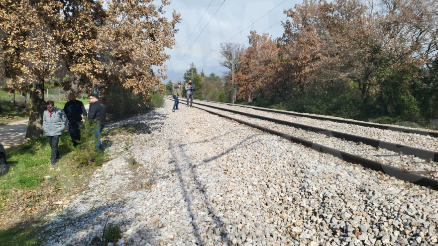 Αυτοκτονία στο Κρυονέρι: Γυναίκα ξάπλωσε στις ράγες και διαμελίστηκε από τρένο
