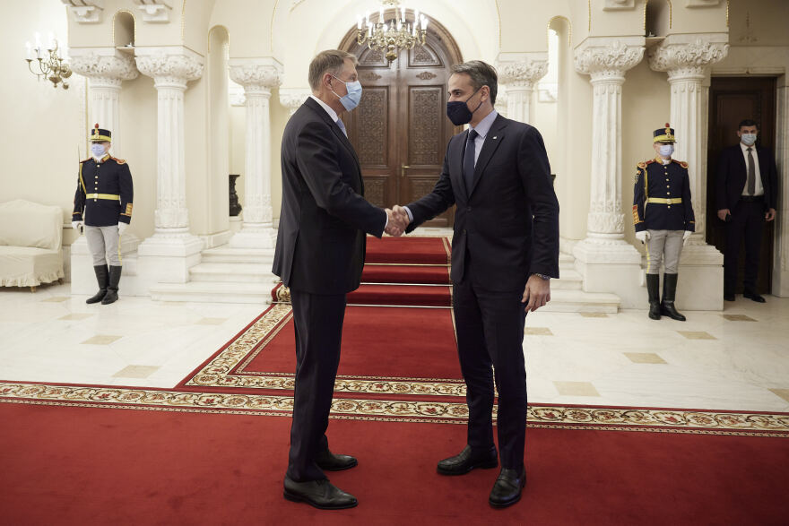 Μητσοτάκης από Ρουμανία: Η ουκρανική κρίση αφορά όλους μας - Καμία αλλαγή συνόρων με τη βία δεν μπορεί να γίνει ανεκτή 