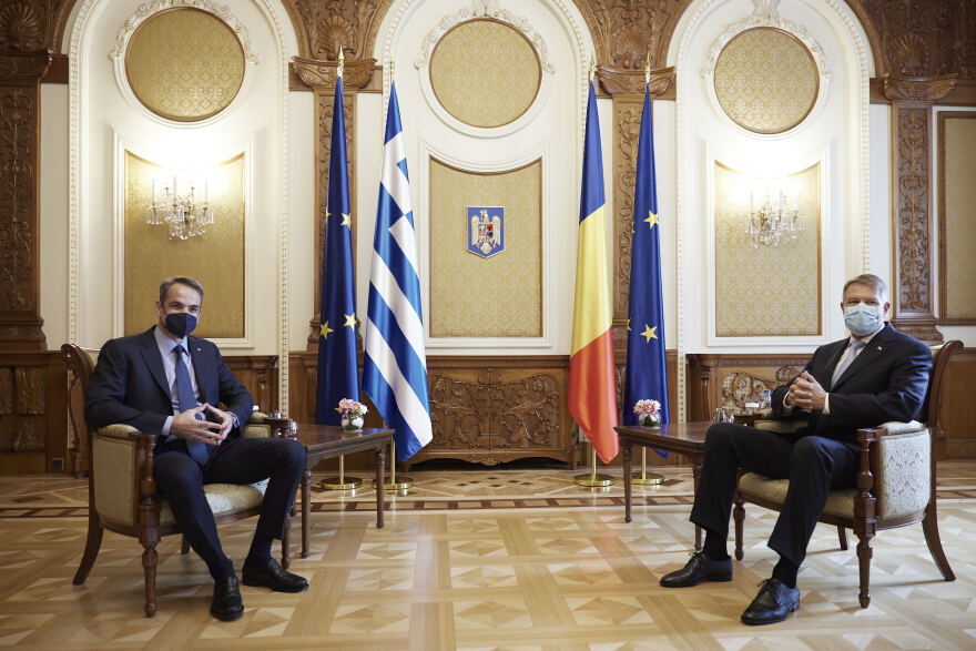 Μητσοτάκης από Ρουμανία: Η ουκρανική κρίση αφορά όλους μας - Καμία αλλαγή συνόρων με τη βία δεν μπορεί να γίνει ανεκτή 