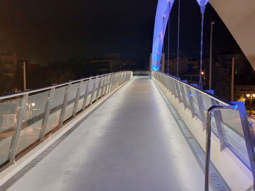 Λεωφόρος Μεσογείων: Η νέα πεζογέφυρα παραδόθηκε στους πολίτες (φωτογραφίες)