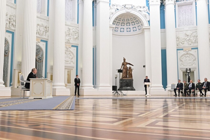 Σεργκέι Ναρίσκιν: Ποιος είναι ο Ρώσος αξιωματούχος που... ψέλλιζε μπροστά στον Πούτιν