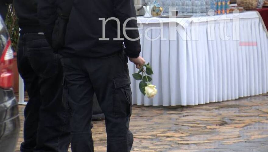 Χανιά: Σε κλίμα οδύνης το τελευταίο αντίο στο 22χρονο που καταπλακώθηκε από τοίχο στη Λάρισα