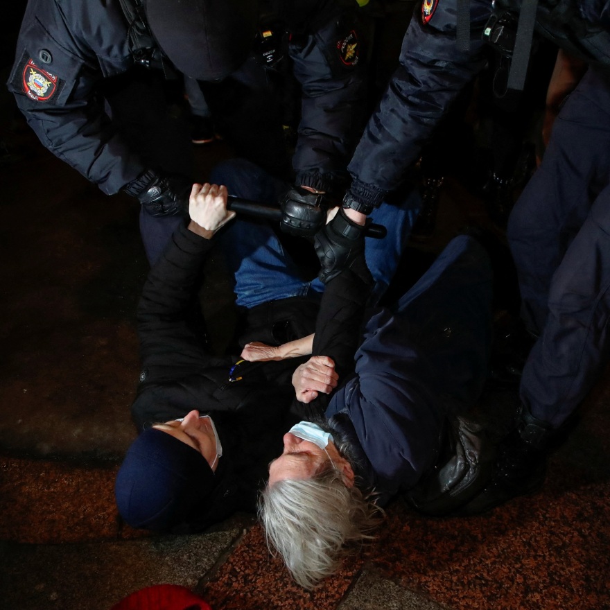 Εκατοντάδες συλλήψεις σε αντιπολεμικές διαδηλώσεις στη Ρωσία - Στους δρόμους η αντιπολίτευση