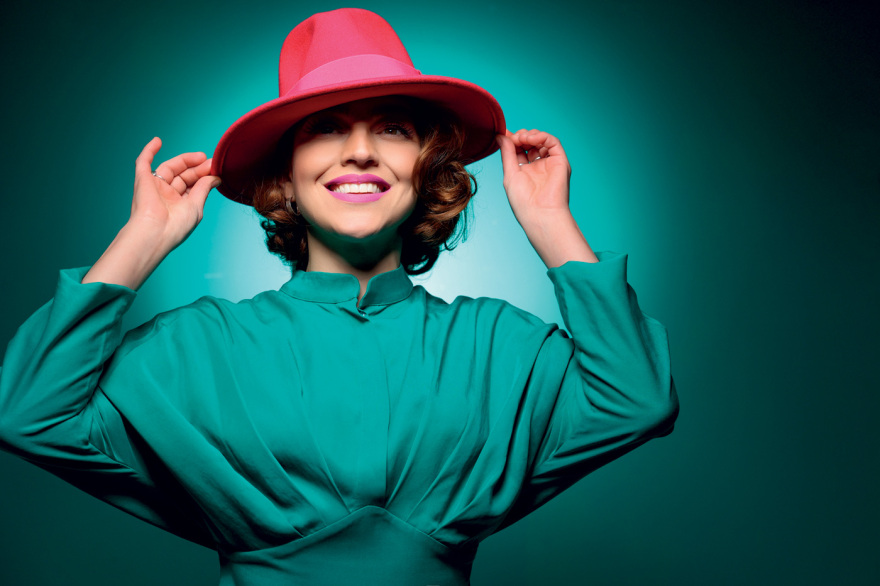 Ελενα Μεγγρέλη: Ένα φωτεινό κορίτσι στη «Σκοτεινή Θάλασσα»