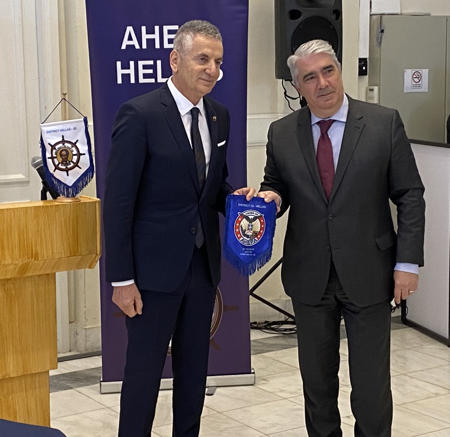 AHEPA: Δωρεά δύο πυροσβεστικών οχημάτων στην πυρόπληκτη Βόρεια Εύβοια από το Ναυτιλιακό της Τμήμα
