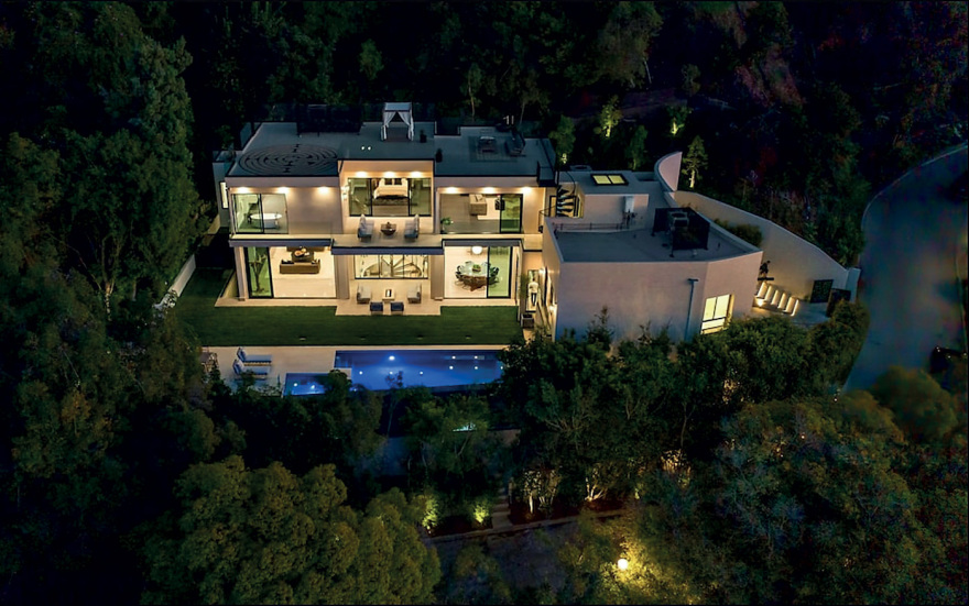 Μπρούκλιν Μπέκαμ - Νίκολα Πελτς:  Οι μελλόνυμφοι του Παλμ Μπιτς