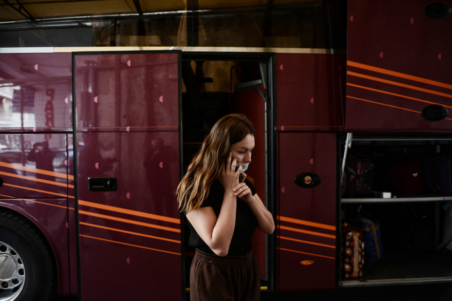 Πόλεμος στην Ουκρανία: Ουκρανοί που ζουν στην Ελλάδα ναυλώνουν λεωφορεία για Κίεβο