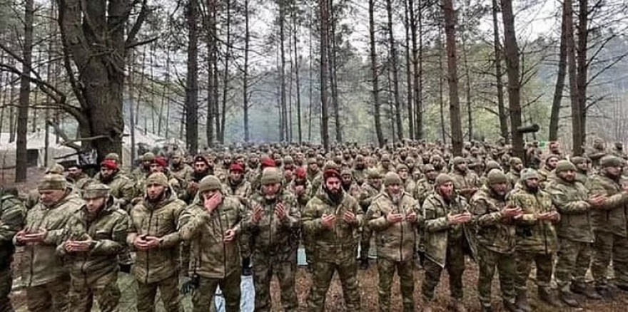 Εισβολή στην Ουκρανία: 10.000 Τσετσένοι αλεξιπτωτιστές ετοιμάζονται να «προσγειωθούν» στο Κίεβο