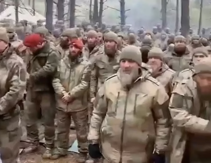 Εισβολή στην Ουκρανία: 10.000 Τσετσένοι αλεξιπτωτιστές ετοιμάζονται να «προσγειωθούν» στο Κίεβο