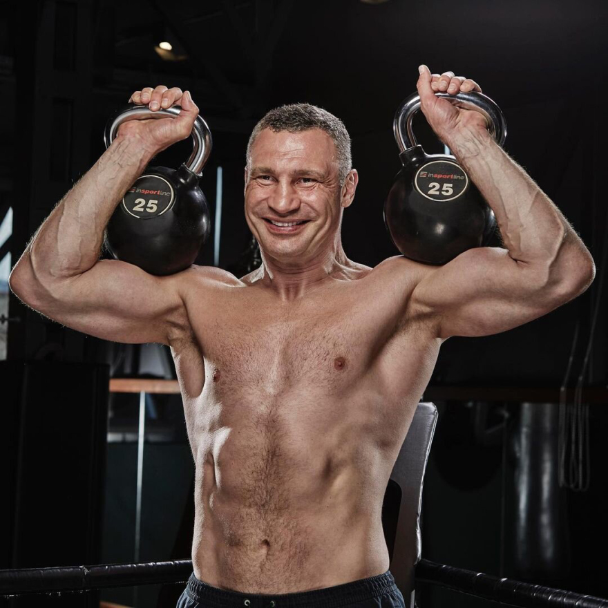 Πόλεμος στην Ουκρανία - Βιτάλι Κλίτσκο: Ο πυγμάχος δήμαρχος Κιέβου που πολεμάει τους Ρώσους εισβολείς