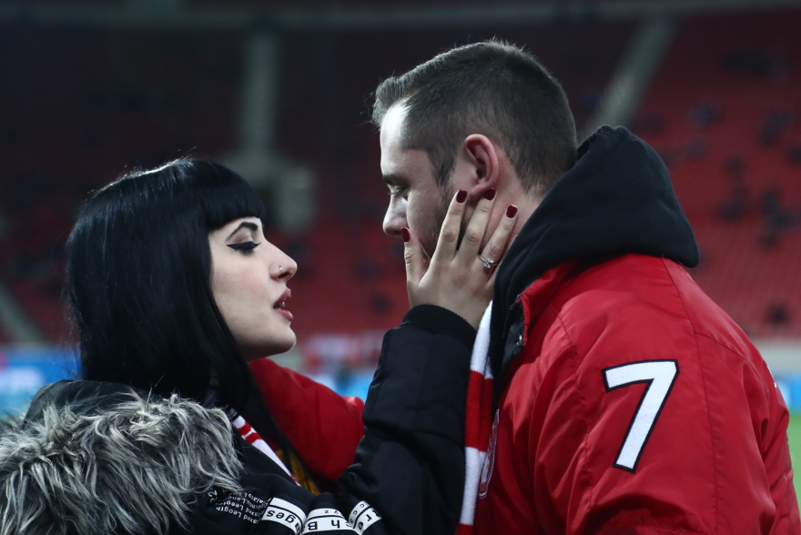 Πρόταση γάμου στο «Γ. Καραϊσκάκης» πριν από τον αγώνα του Ολυμπιακού με τον ΟΦΗ - Δείτε φωτογραφίες 