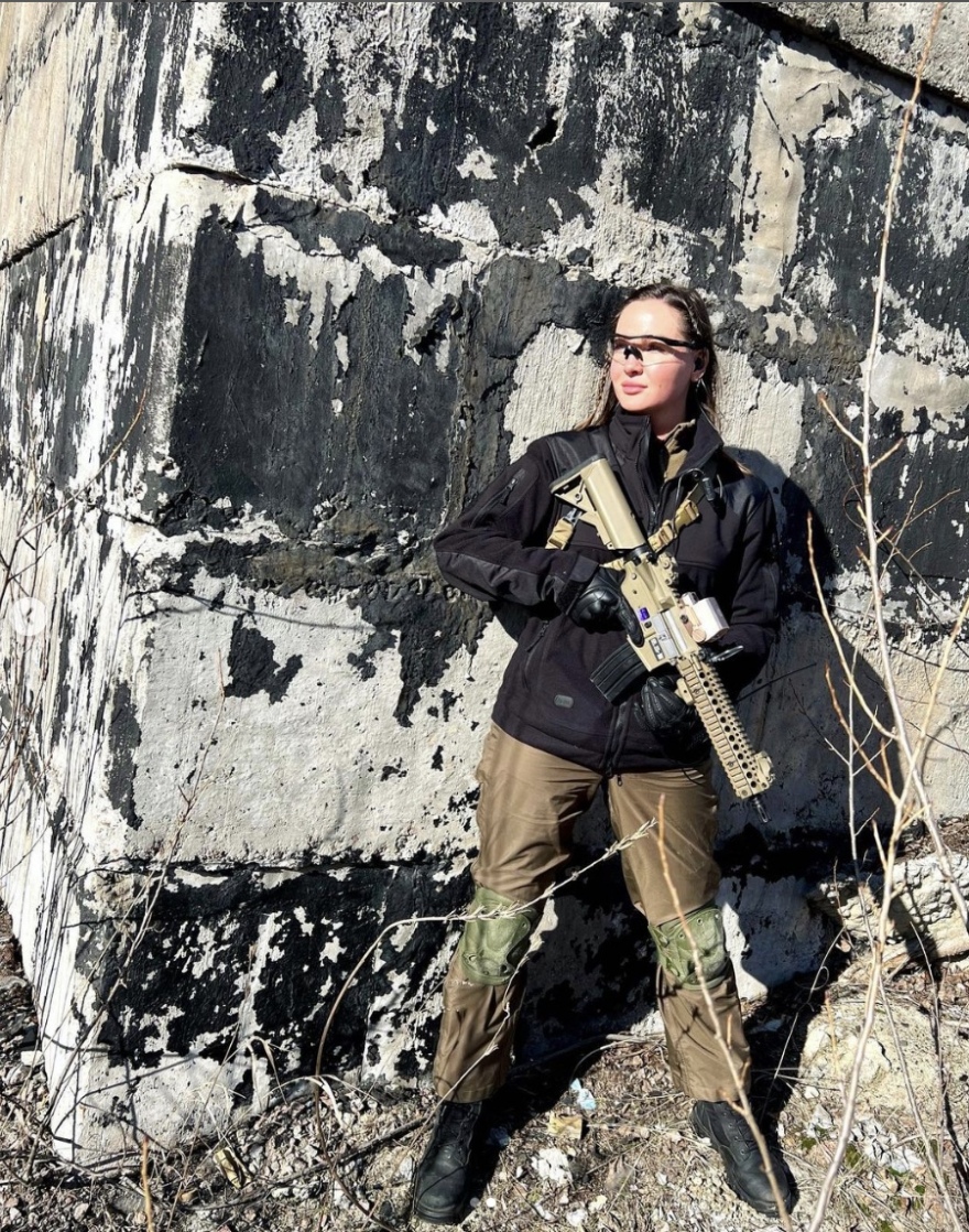 Πόλεμος στην Ουκρανία: Η Μις Ουκρανία αφήνει τις πασαρέλες και πηγαίνει στον πόλεμο κατά της Ρωσίας