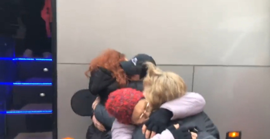 Πόλεμος στην Ουκρανία: Στην Αθήνα οι πρώτοι πρόσφυγες και Έλληνες ομογενείς