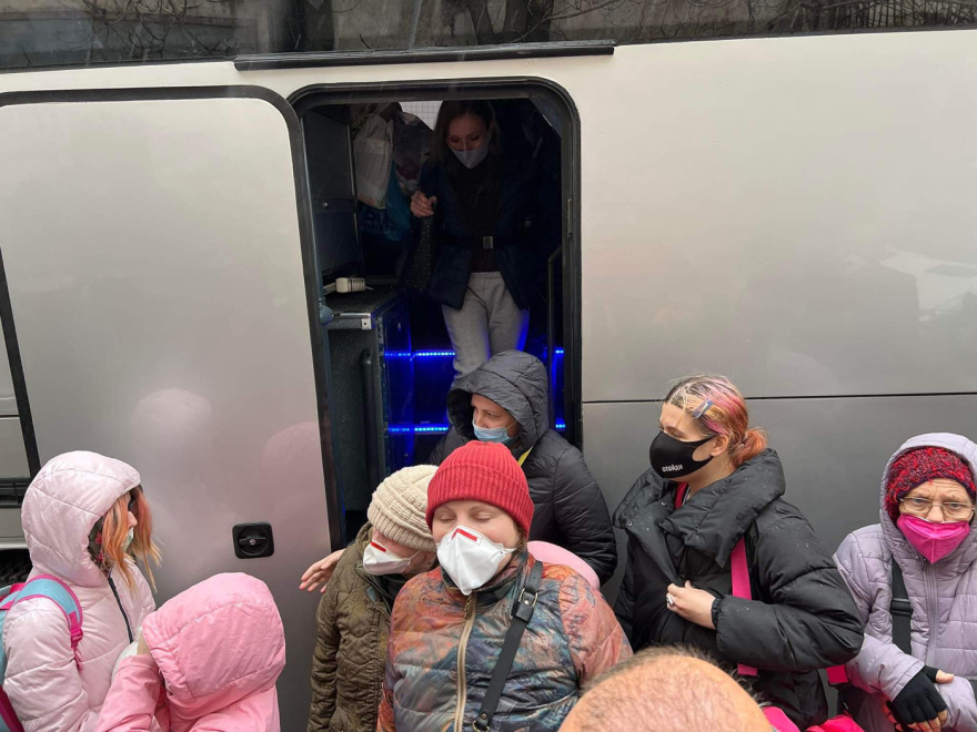 Πόλεμος στην Ουκρανία: Στην Αθήνα οι πρώτοι πρόσφυγες και Έλληνες ομογενείς