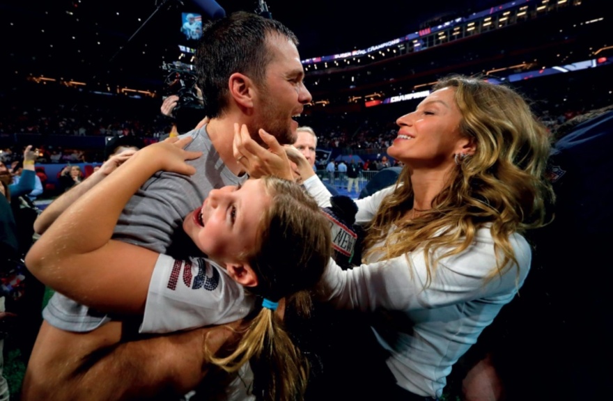 Ο Τομ Μπρέιντι ενώνει τις δυνάμεις του με θρυλικές ηθοποιούς του Χόλιγουντ