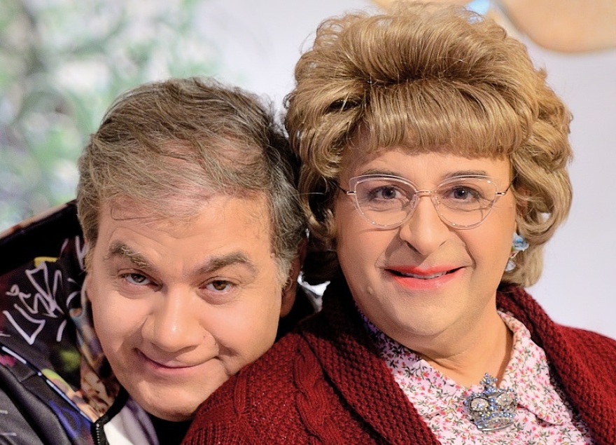 To «Mamacita» είναι η νέα κωμική σειρά του Μάρκου Σεφερλή