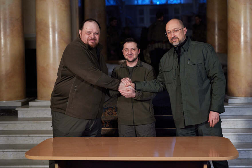 Πόλεμος στην Ουκρανία: Ο Ζελένσκι υπέγραψε την αίτηση για ένταξη της Ουκρανίας στην Ευρωπαϊκή Ένωση 